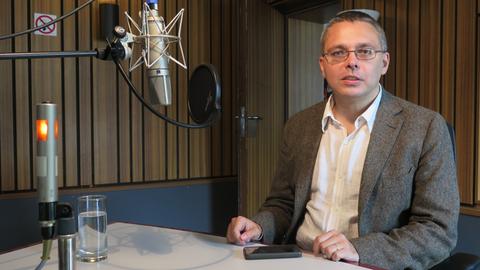 György Dragomán im Studio von Deutschlandradio Kultur