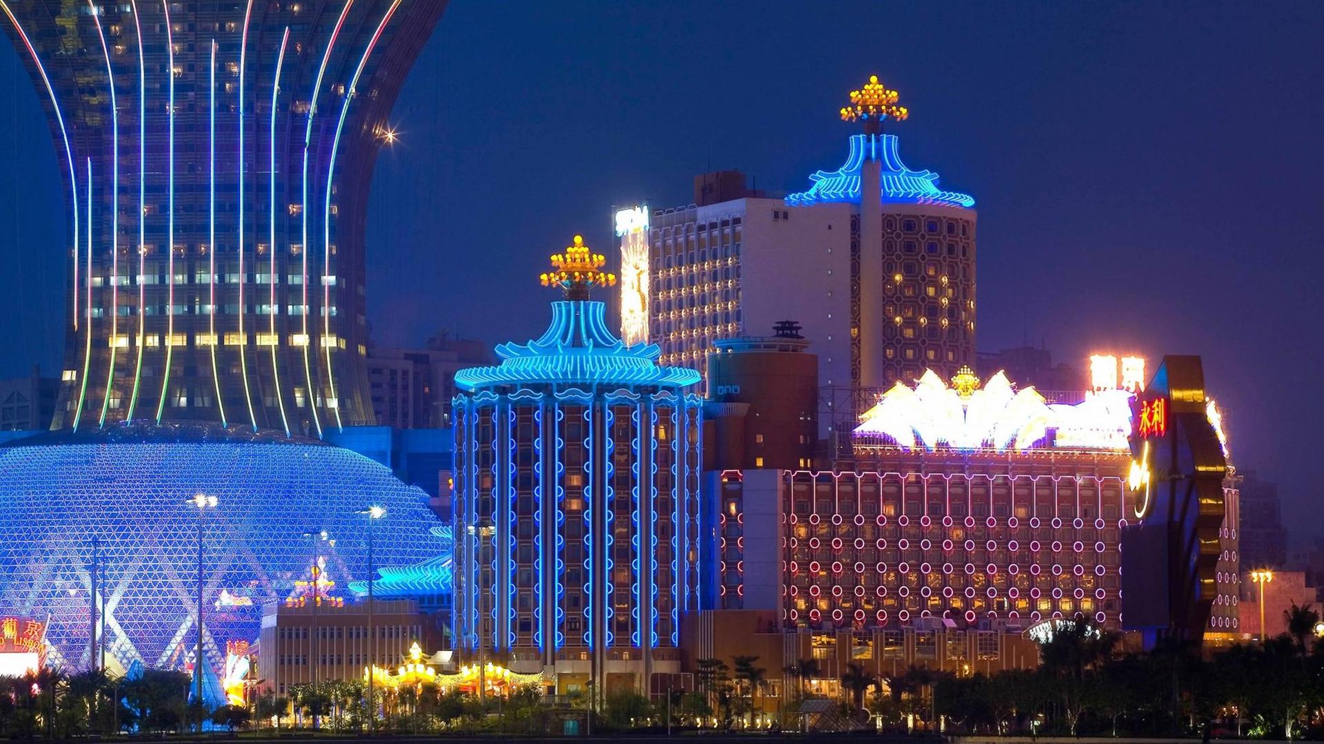Blick auf die Skyline von Macau mit den vielen Casinos