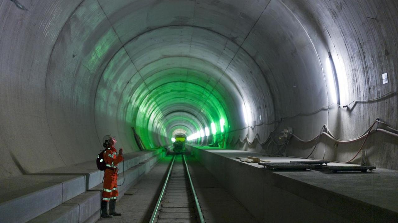 Blick in den Gotthard-Basistunnel - aufgenommen während der Bauarbeiten im September 2010