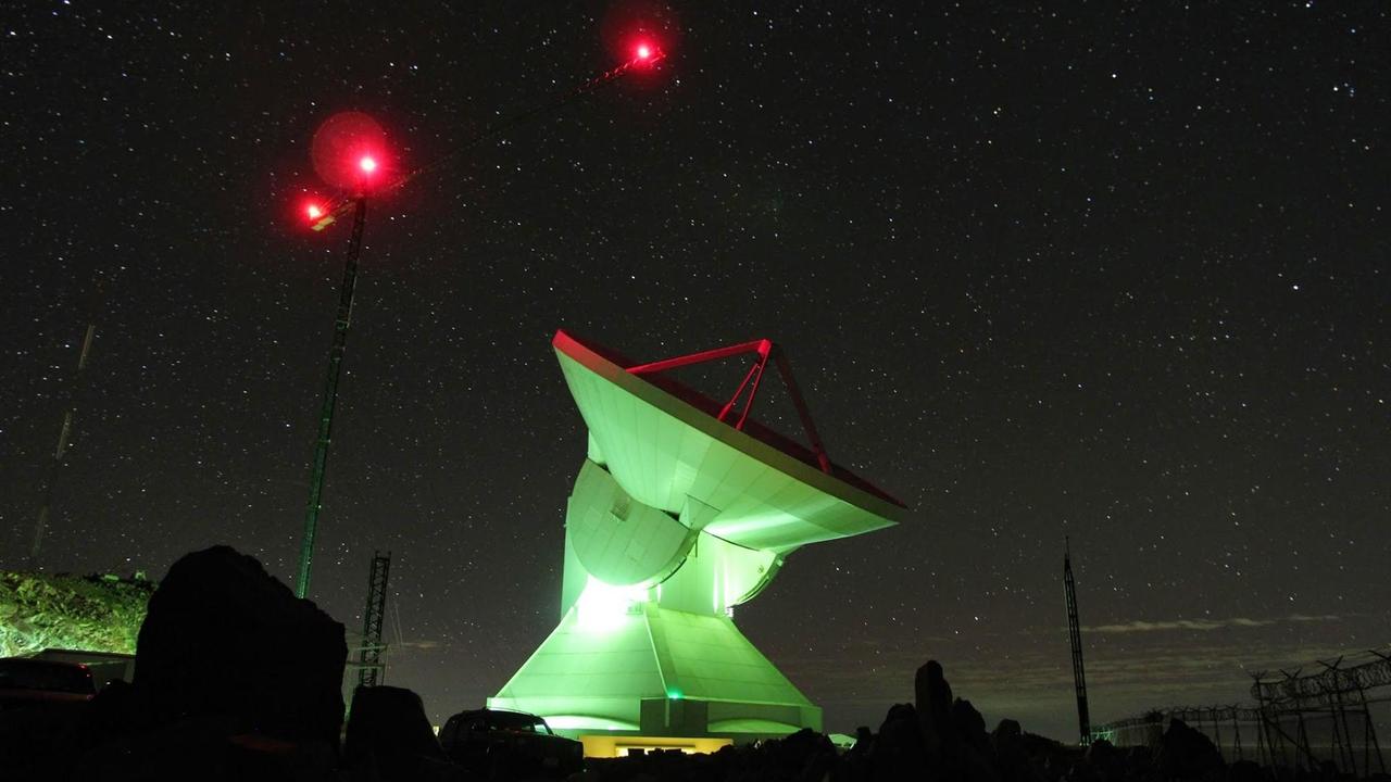 Das Große Millimeter Teleskop bei Nacht