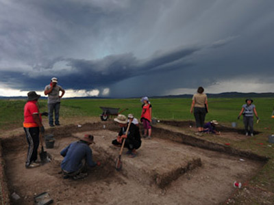 Deutsches und mongolisches Archeologenteam bei Ausgrabungen in Karakorum