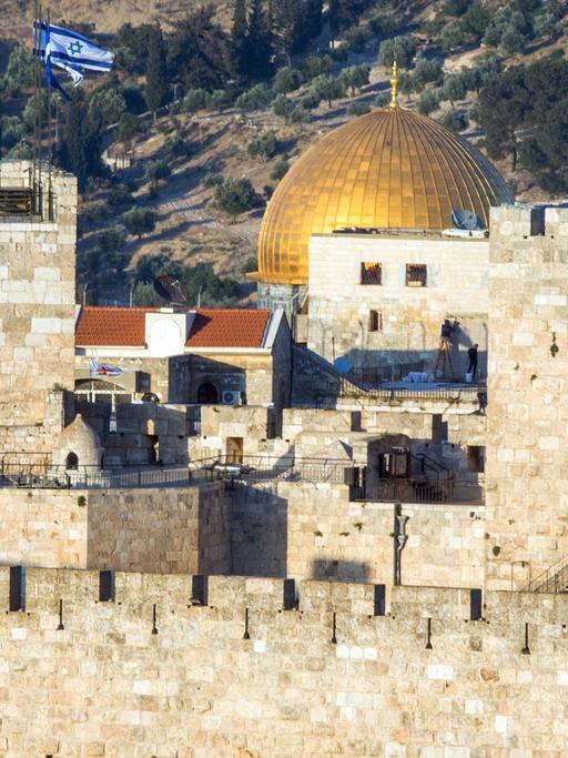 Die Altstadt der heiligen Stadt Jerusalem (Israel) mit dem Tempelberg und dem Felsendom