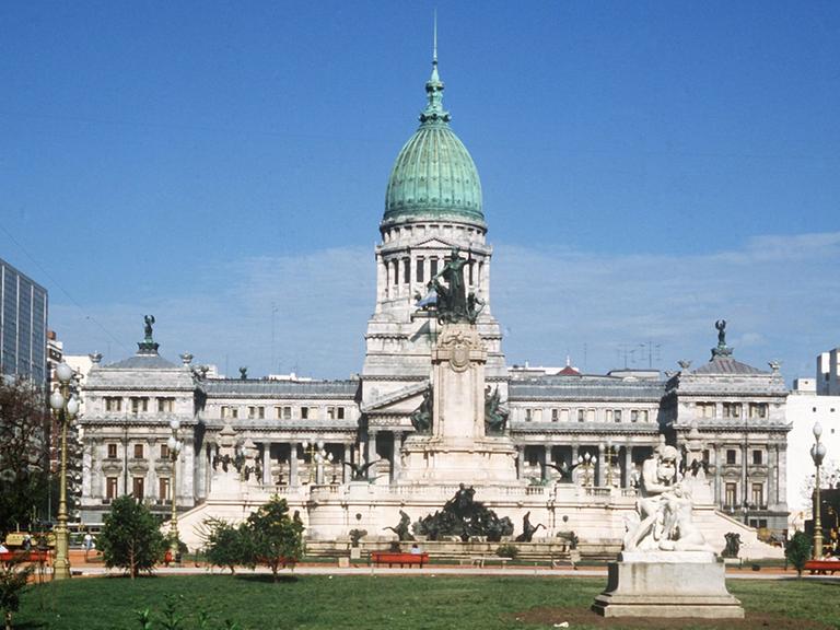Blick auf das Kongress-Gebäude in der argentinischen Hauptstadt Buenos Aires,