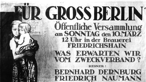 Mit einer Zeichnung von Käthe Kollwitz wirbt 1912 der Ausschuss "Für Gross-Berlin" für öffentliche Versammlung. | Verwendung weltweit