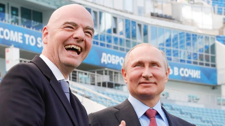 FIFA Präsident Gianni Infantino und der russische Präsident Wladimir Putin. 