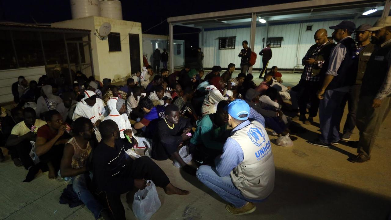 Aus dem Mittelmeer gerettete Flüchtlinge in Libyen.