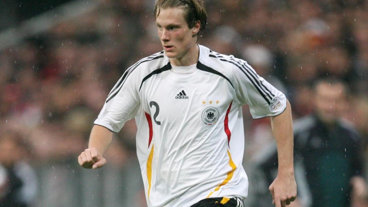 Marcell Jansen beim Länderspiel gegen Tschechien am 17.10.2007 im Trikot der deutschen Nationalmannschaft.