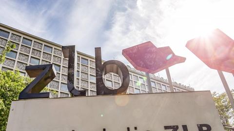Das Eingangsschild der Berliner Landesbibliothek