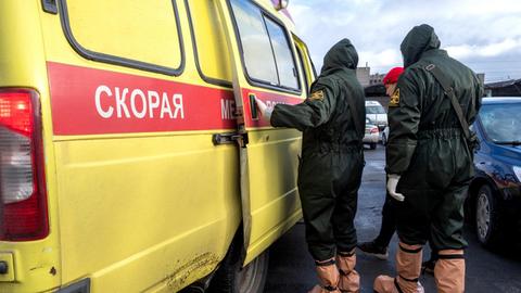 Untersuchungen nach einer mutmaßlichen Infektion mit dem Coronavirus in Russland