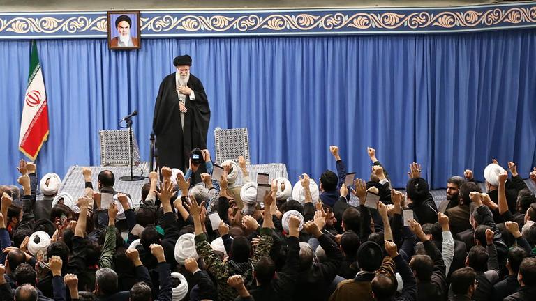 Chamenei spricht vor Anhängern in Teheran