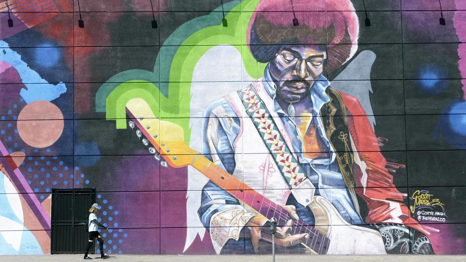 Überlebensgroßes Wandgemälde mit Jimi Hendrix.