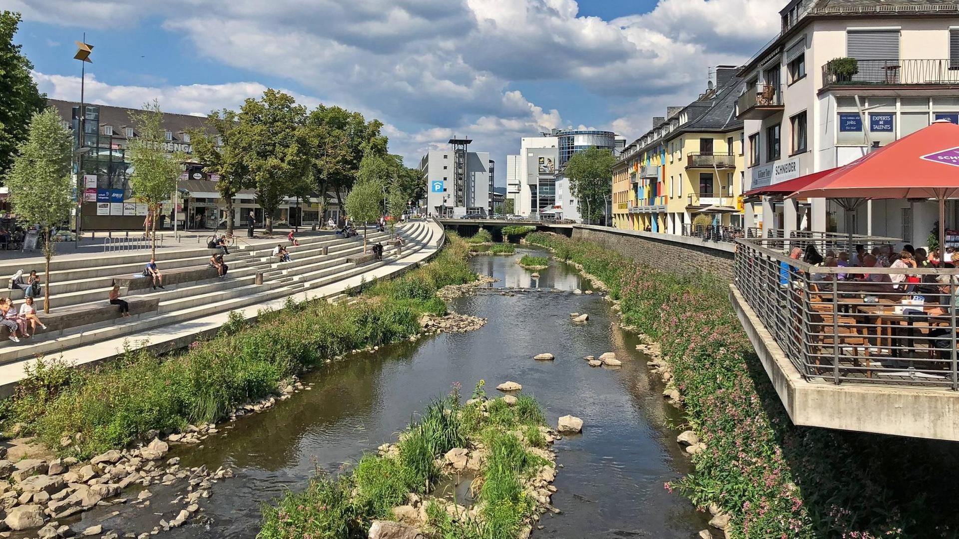Der Fluss Sieg in der Innenstadt in Siegen führt wenig Wasser Der Fluss Sieg in der Innenstadt in Siegen führt wenig Wasser