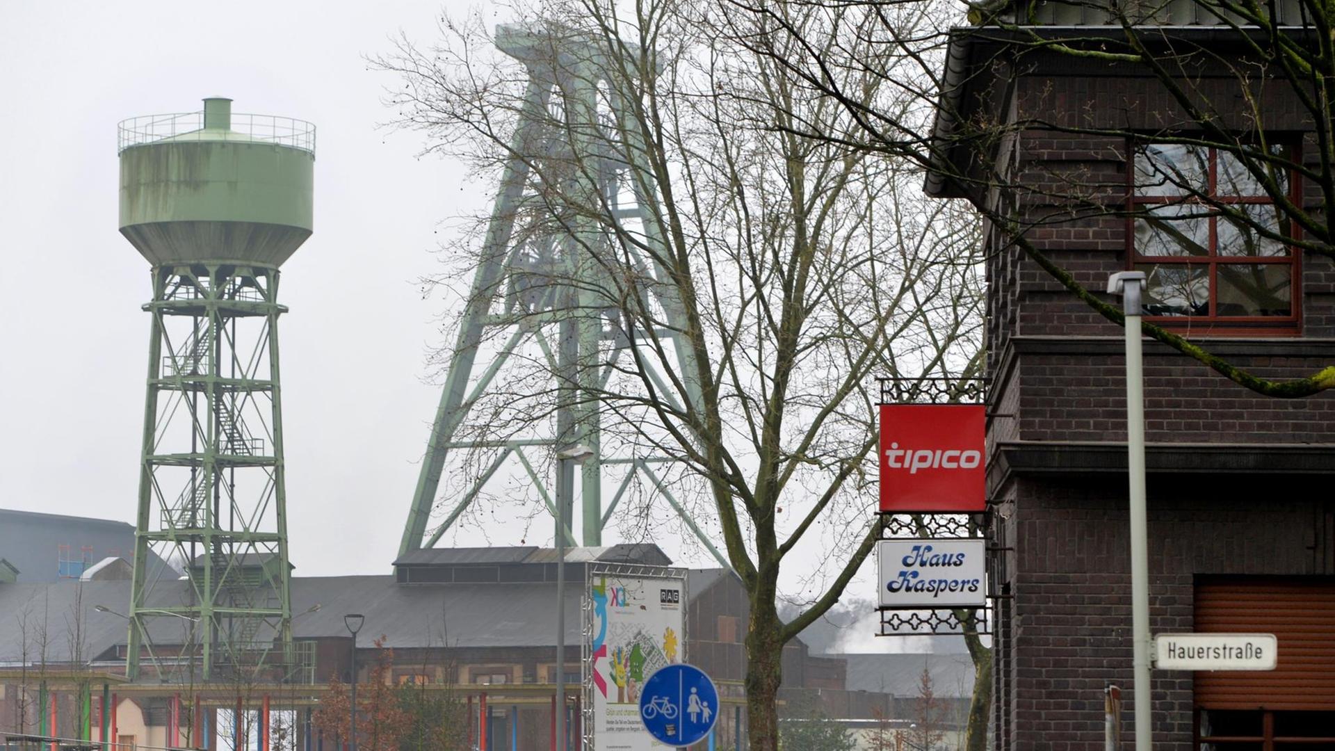 Ein Haus der ehemaligen Bergarbeitersiedlung steht am 15.01.2016 in Dinslaken (Nordrhein-Westfalen).