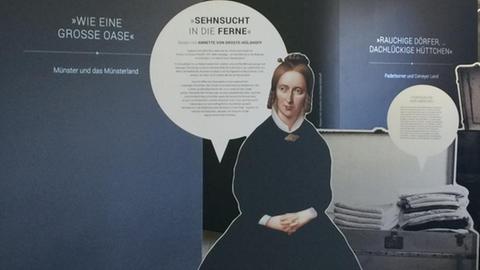 Pappaufsteller von Annette von Droste-Hülshoff in der Ausstellung "Sehnsucht in die Ferne".
