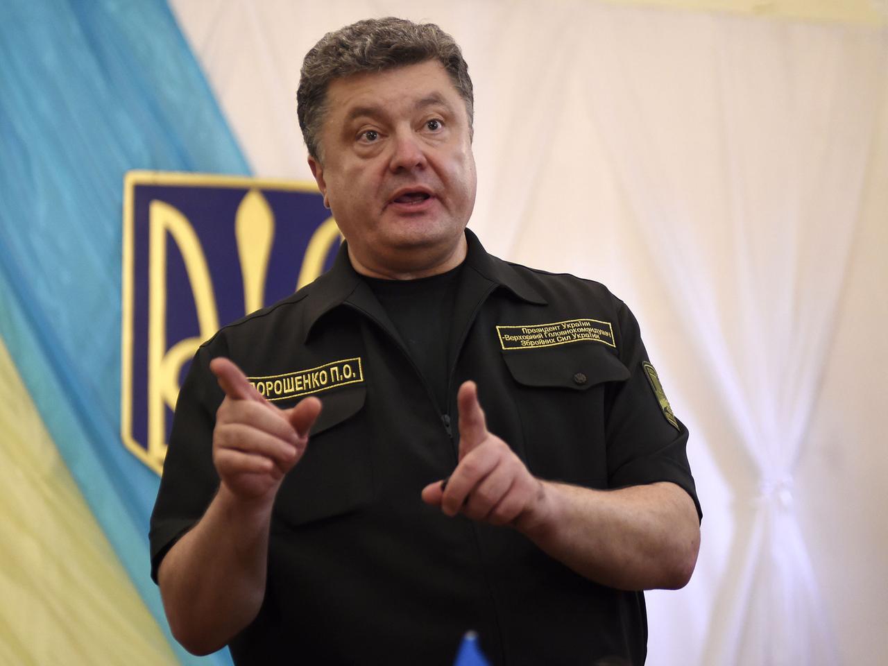 Der ukrainische Präsident Petro Poroschenko bei seinem Überraschungsbesuch in Mariupol.