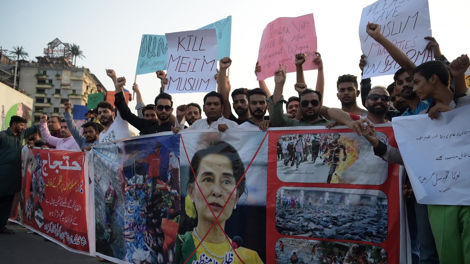 Demonstrationen in Pakistan gegen die Regierung in Myanmar.