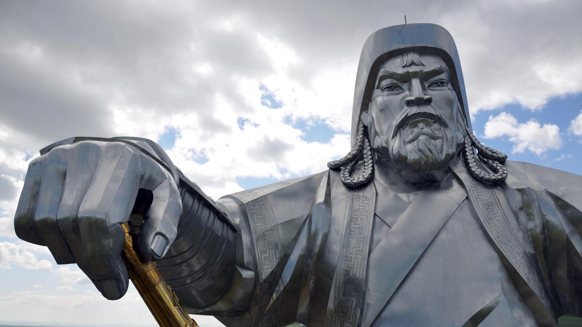30 Meter hohes Dschingis Khan Denkmal in der Mongolei 30 Meter hohes Dschingis Khan Denkmal in der Mongolei