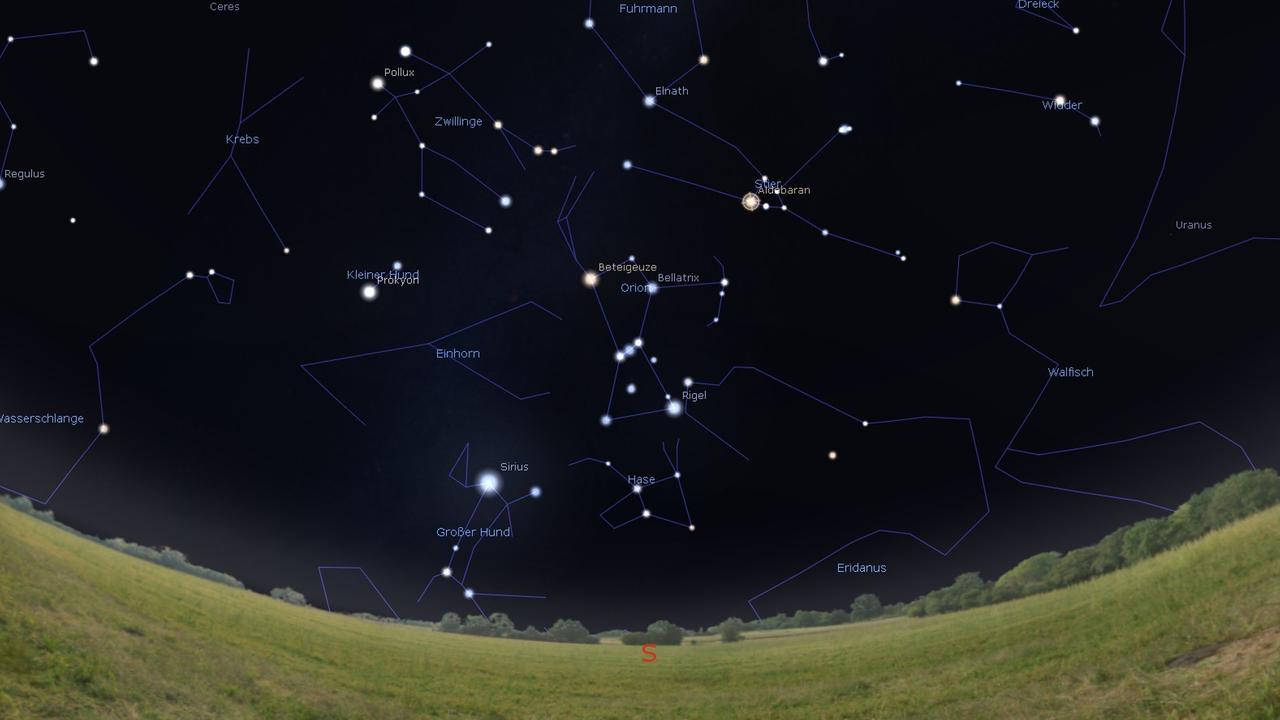 Der Stern Aldebaran steht derzeit abends am Südhimmel, rechts oberhalb Orions