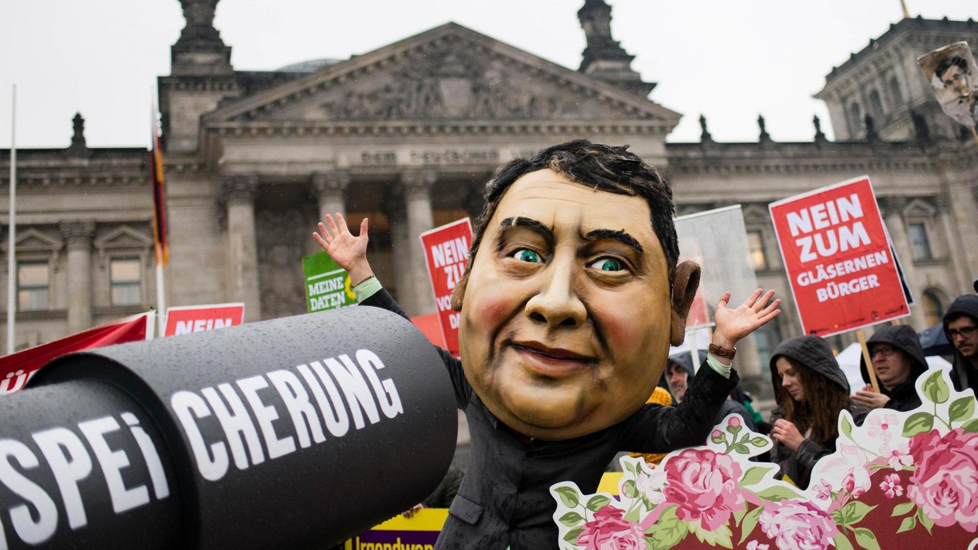 Proteste gegen die Vorratsdatenspeicherung in Berlin vor dem Reichstag.