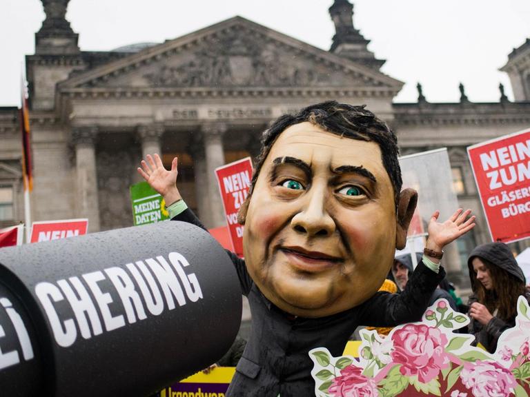 Proteste gegen die Vorratsdatenspeicherung in Berlin vor dem Reichstag.