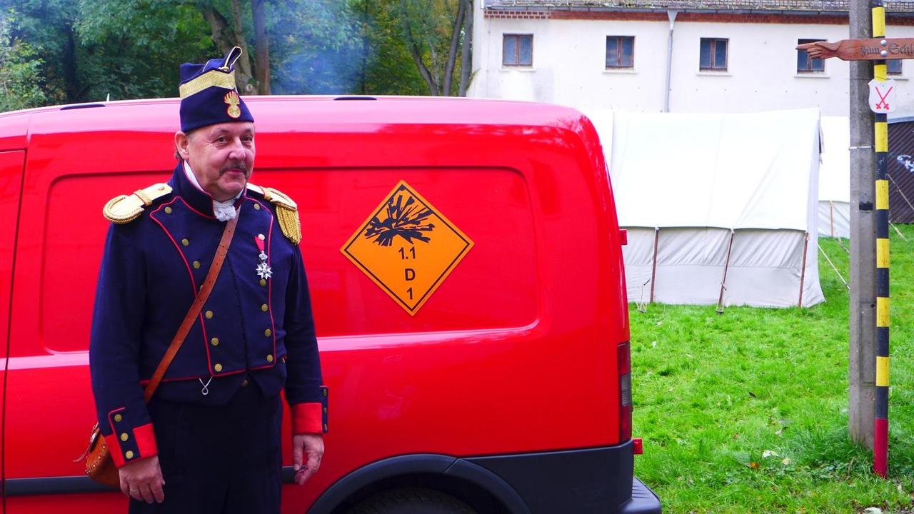 Siegfried Meurer als Oberbefehlshaber der rheinbündischen Artillerie. Der Kripo-Beamte in napoleonischer Uniform spielt seit Jahren einen Franzosen.