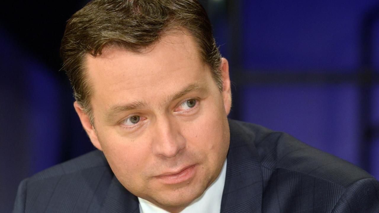Stephan Mayer, Mitglied des CDU/CSU-Fraktionsvorstandes im Bundestag (CSU), aufgenommen am 18.12.2014 während der ZDF-Talksendung "Maybrit Illner".