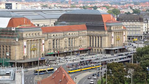 Blick auf den Hauptbahnhof von Leipzig vom Turm der Reformierten Kirche aus
