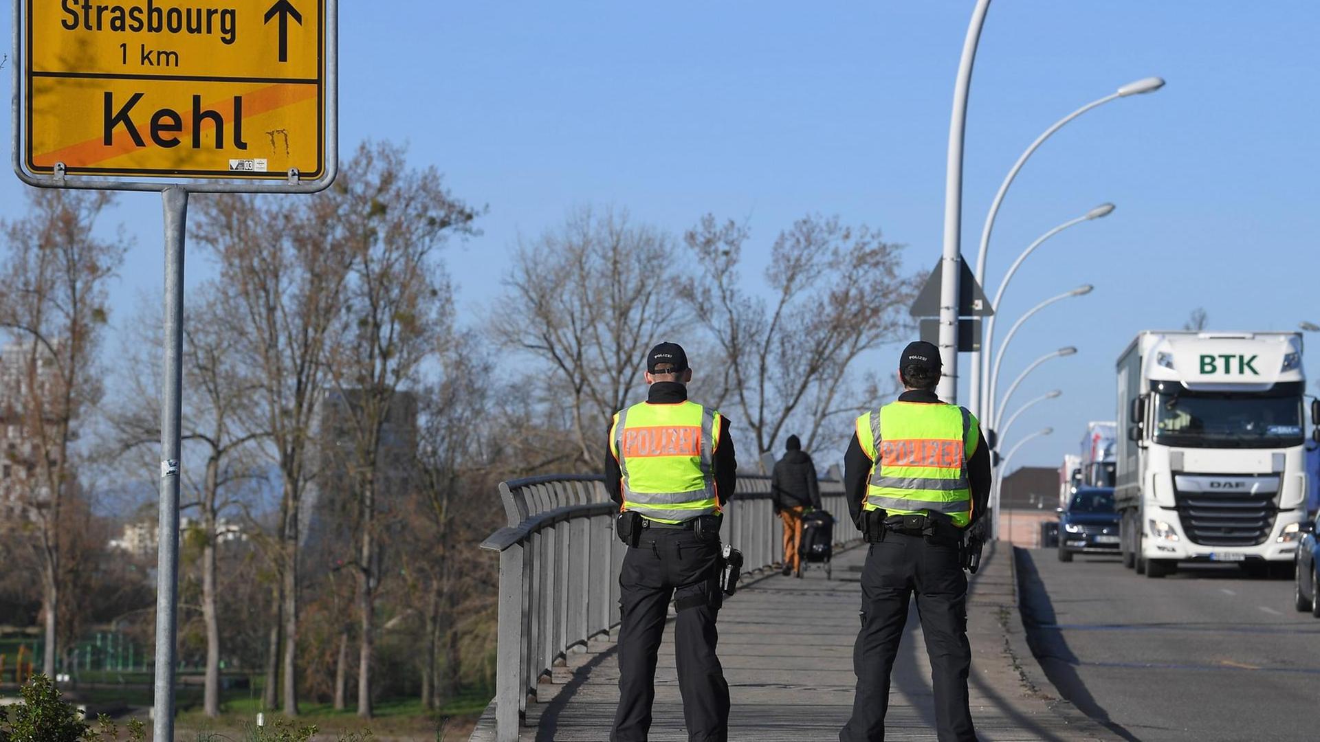 Deutsche Polizeibeamte an der Französisch-Deutschen Grenze zwischen Kehl und Strassburg am 16.3.2020