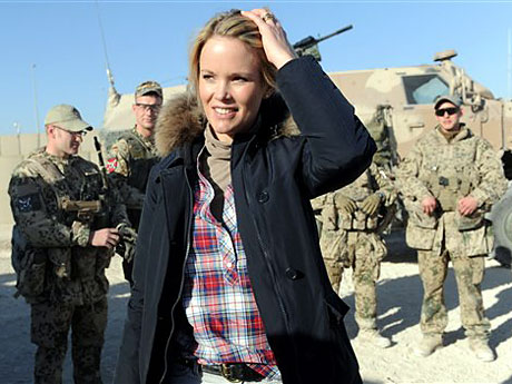 Stephanie zu Guttenberg, aufgenommen im Feldlager der Bundeswehr in Kundus (Afghanistan) nach einem Gespräch mit Soldaten Stephanie zu Guttenberg, aufgenommen im Feldlager der Bundeswehr in Kundus (Afghanistan) nach einem Gespräch mit Soldaten