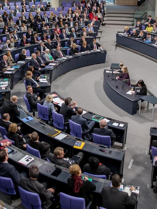 Der Bundestag während der Debatte über den Einsatz der Bundeswehr in Syrien