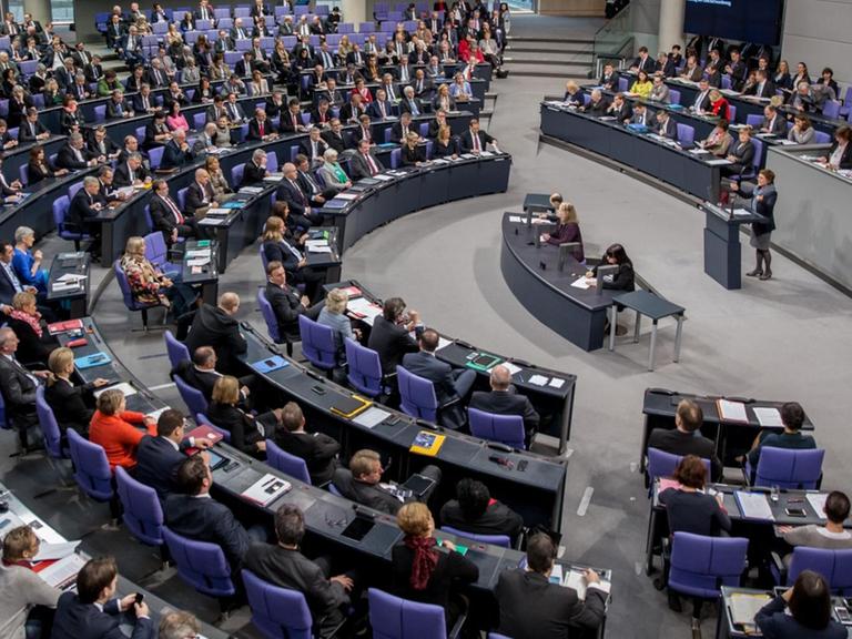 Der Bundestag während der Debatte über den Einsatz der Bundeswehr in Syrien