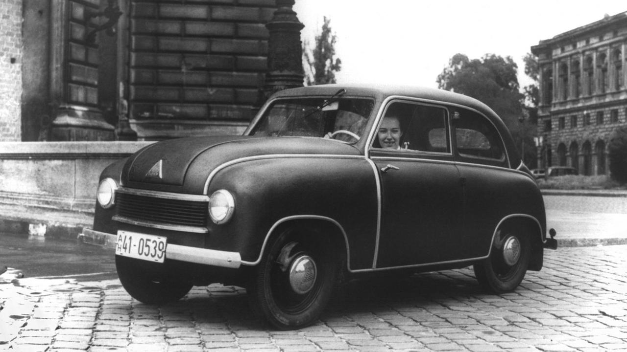 "Ein kleiner Wagen - aber ein Lloyd Wagen" - mit diesem Slogan warb der Automobil-Herstellter Lloyd aus Bremen für seinen Kleinwagen LP 300