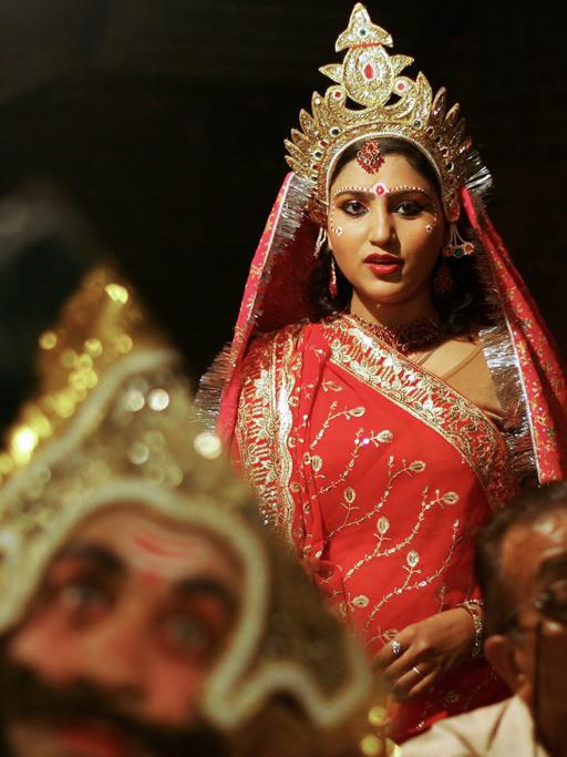 Die indische Schauspielerin Shivani Bali bereitet sich auf ihre Rolle als Sita in "Ramlila" vor.