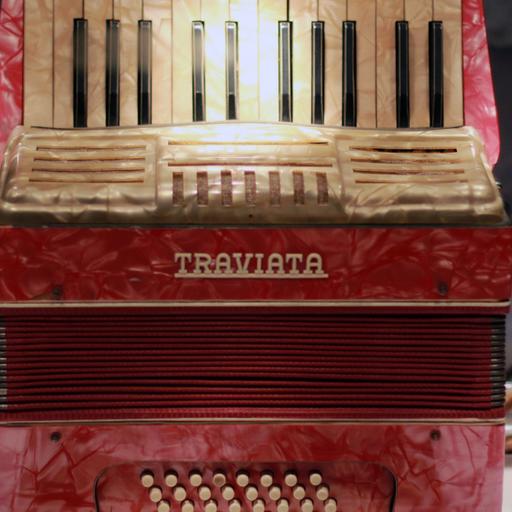 Ein rotes Traviata-Kinderakkordeon.
