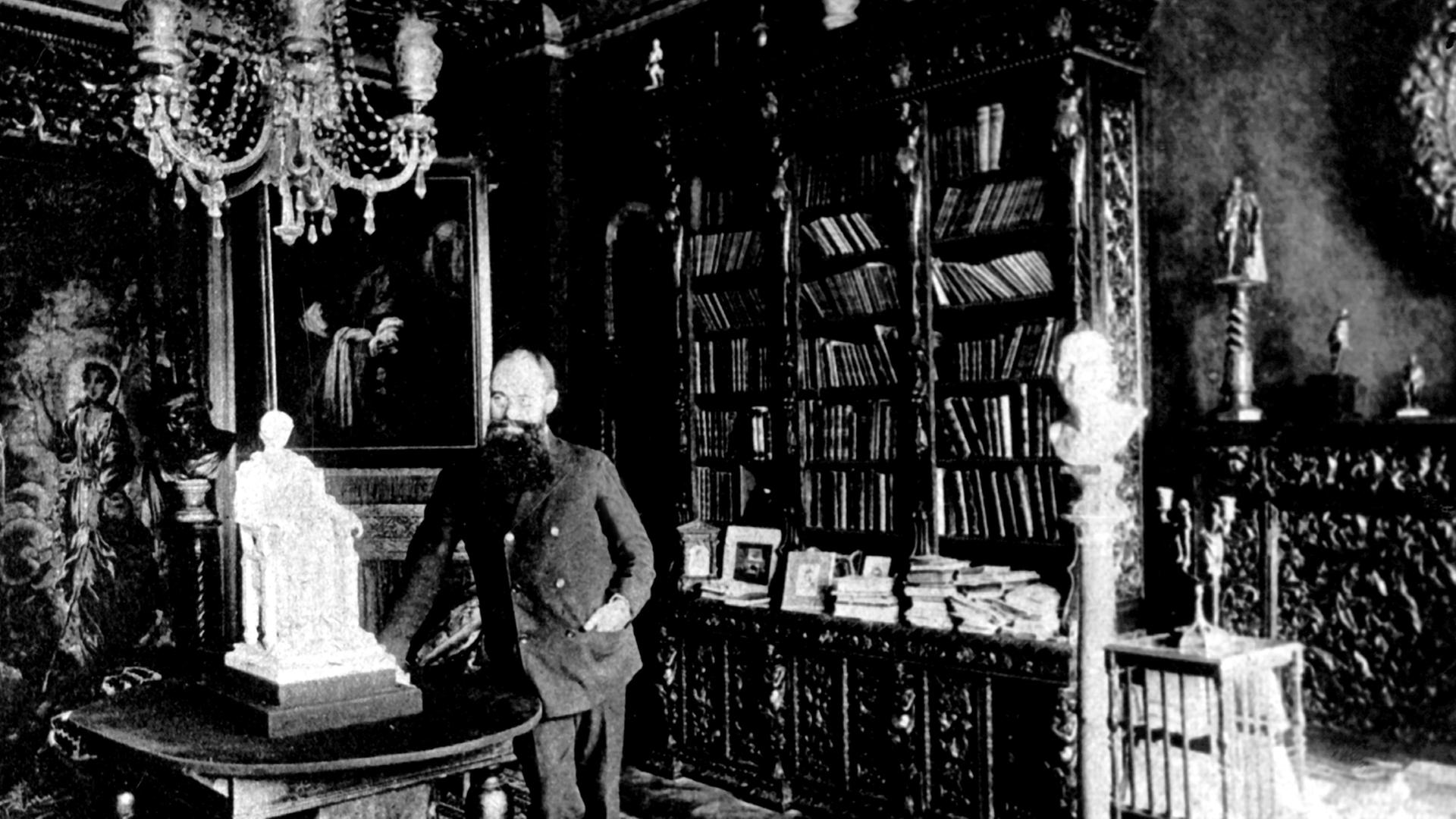 Schwarz-Weiß-Aufnahme von Hermann Sudermann als Schloßherr auf Blankensee Schwarz-Weiß-Aufnahme von Hermann Sudermann als Schloßherr auf Blankensee