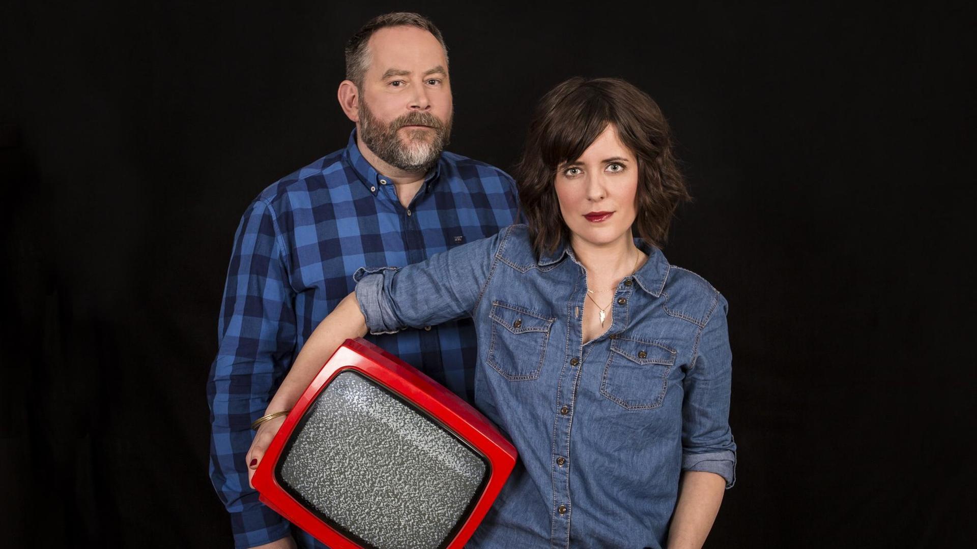 Sarah Kuttner und Stefan Niggemeier starten ihren neuen Podcast "Das kleine Fernsehballett" auf der Streamingplattform Deezer.