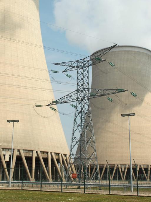 Blick auf das Kernkraftwerk Cattenom in Frankreich