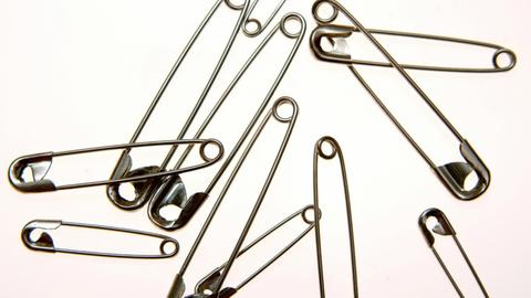 Sicherheitsnadeln - safety pins | Verwendung weltweit, Keine Weitergabe an Wiederverkäufer.