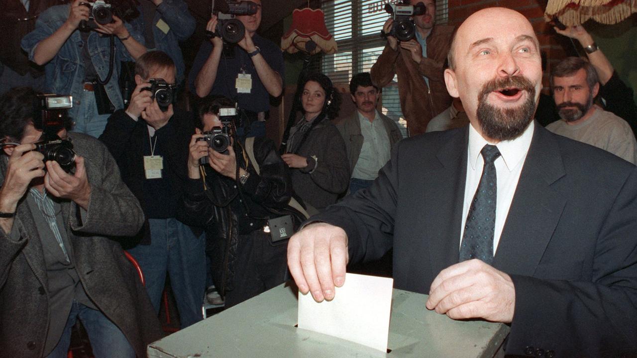 Rainer Eppelmann bei der Stimmabgabe am 18. März 1990.