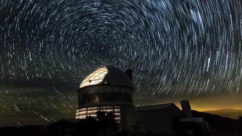 Das Hobby-Eberly-Teleskop bei Nacht