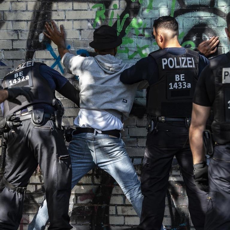 Eilverfahren - Verwaltungsgericht Berlin: Bundesweit bekannter Drogenumschlagplatz Görlitzer Park muss zunächst nachts offen bleiben