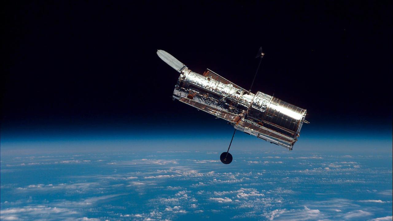 Das Weltraumteleskop "Hubble" im All Das Weltraumteleskop "Hubble" im All