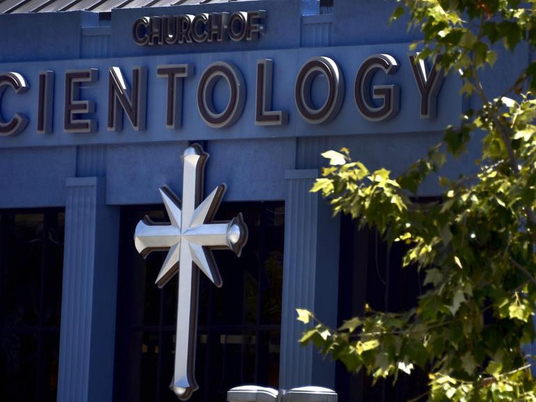 Das Bild zeigt ein Gebäude von Scientology in Los Angeles / USA.