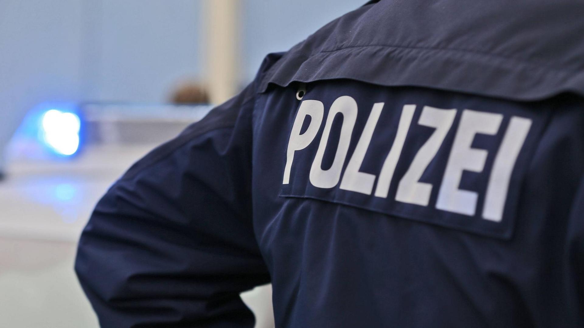 Mögliche Anschlagspläne - Zwei jugendliche Terrorverdächtige in Nordrhein-Westfalen und Brandenburg festgenommen