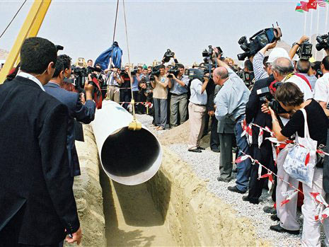 Begin der Bauarbeiten an der Öl-Pipeline zwischen Baku und Ceyhan im September 2002