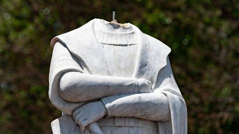 Einem Denkmal von Christoph Columbus in Boston fehlt der Kopf - Demonstranten gegen Rassismus haben die Statue zerstört.