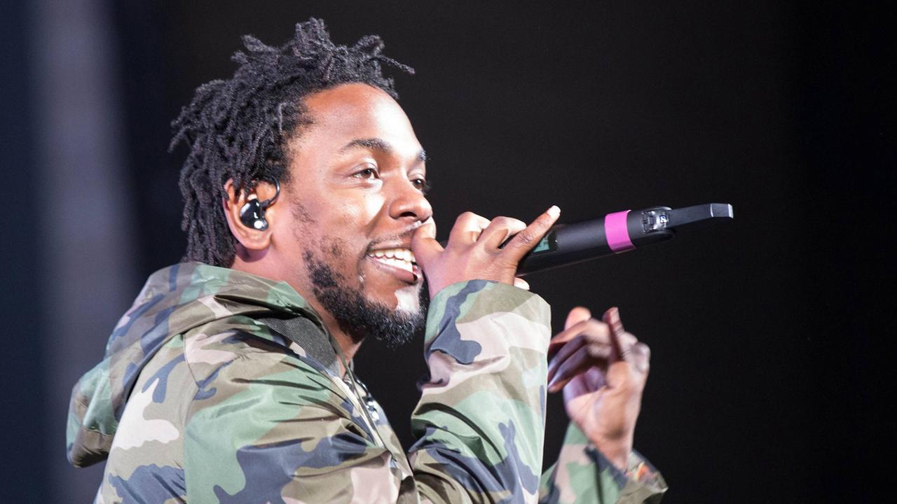 Kendrick Lamar live bei einem Auftritt in Milwaukee 2015