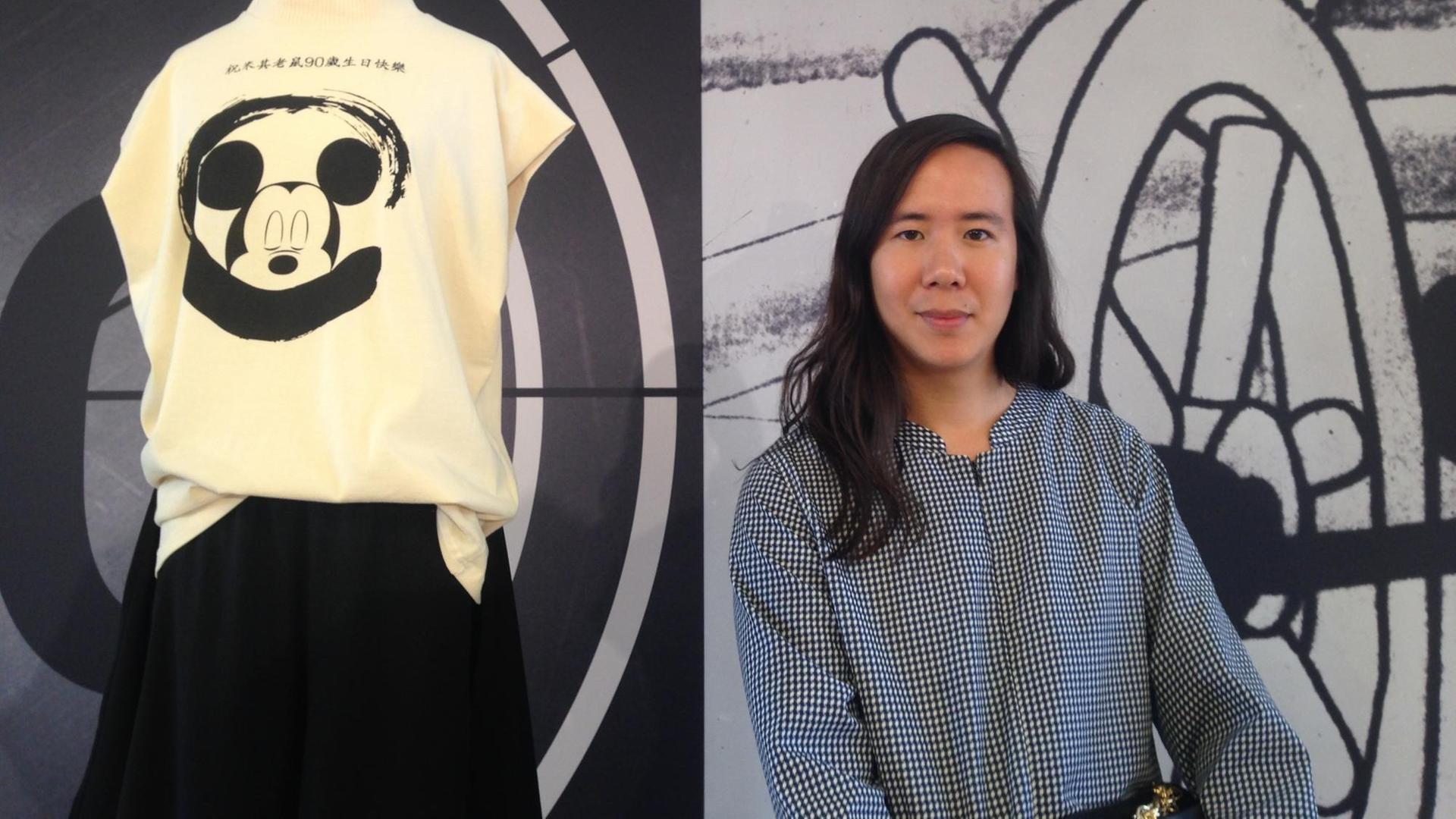 William Fan mit der meditierenden Mickey Mouse auf dem T-Shirt, das er 2018 für Disney entworfen hat