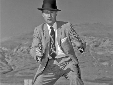 Mark Felt, präsentiert 1958 als FBI-Chef von Salt Lake, sein Schießkünste