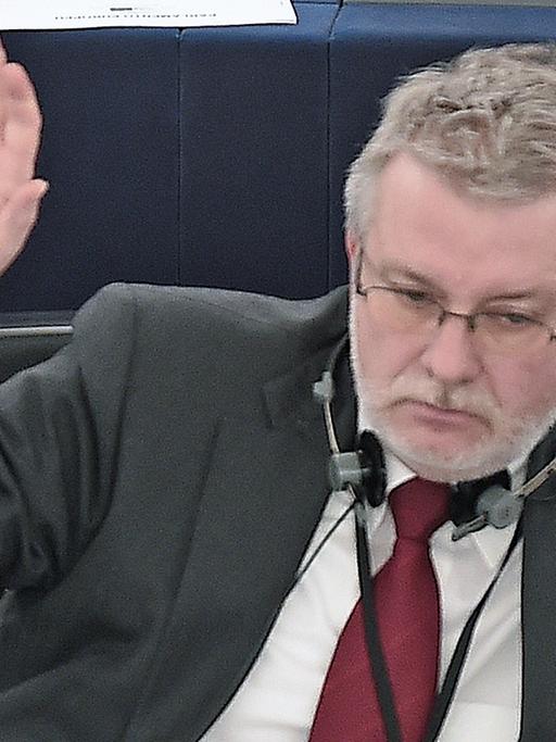 Der Europaabgeordnete Michael Gahler bei einer Abstimmung im Parlament in Straßburg